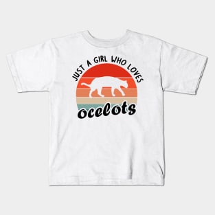 Girls love ocelot saying cuddly toy lover Kids T-Shirt